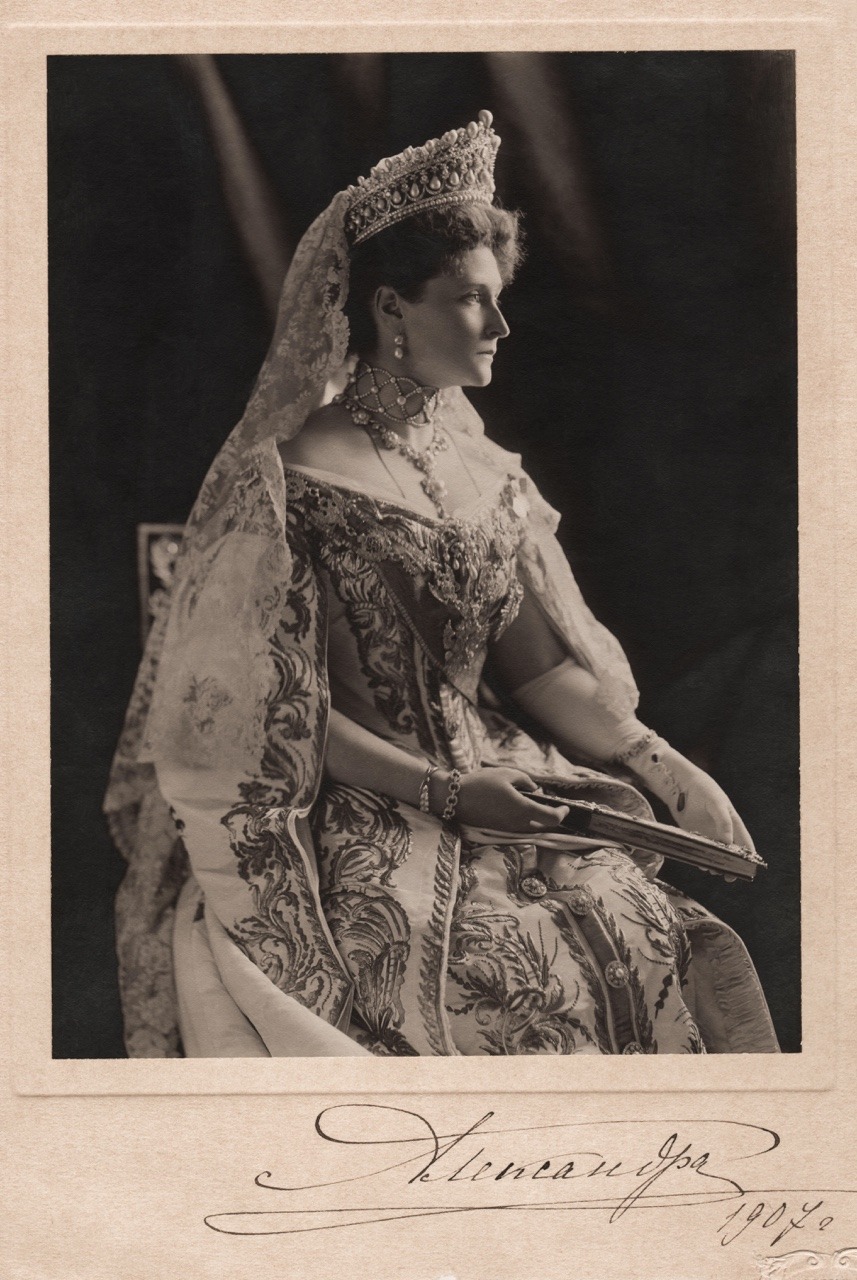 romanovstyle:Her Imperial Majesty, the Tsarina Alexandra Feodorovna ca. 1907