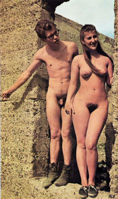 Young Naturists but old picture http://blogzen00.tumblr.com/