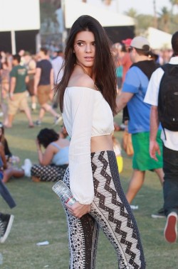 nn2sexy4u:  Kendall Jenner - Coachella. ♥