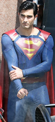 zacefronsbf:  Tyler Hoechlin on the set of Supergirl (July 29th) 