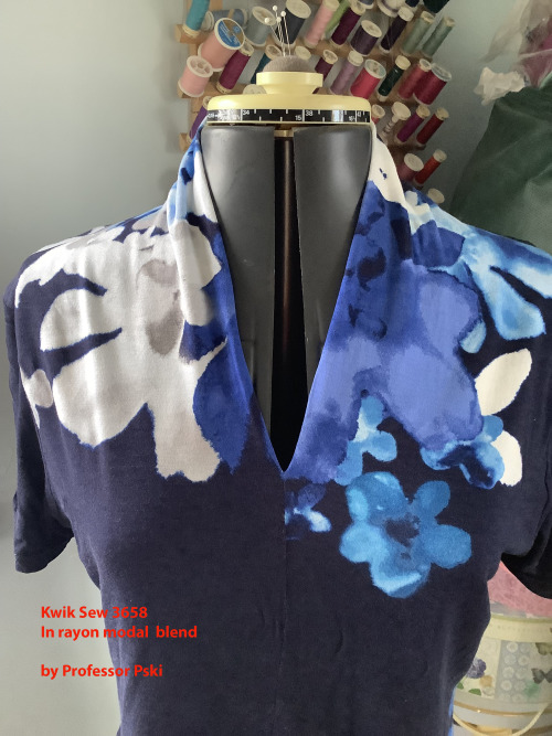 Study in Blues: Kwik Sew 3658I have now made a total of 4 different version of this knit top by Kers