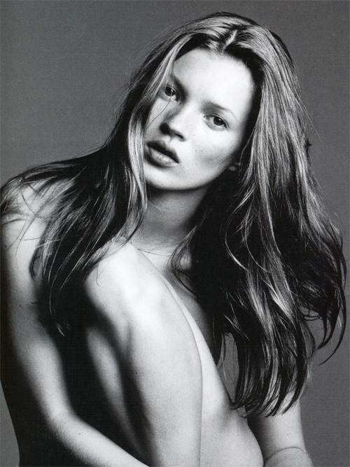myselfinwonderland:  Kate Moss 