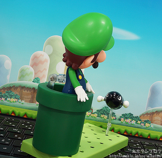 cklikestogame:  ohnoraptors:  Nendoroid Luigi!  Hey. Hey, Casey. Lookit!  HOLY NUT