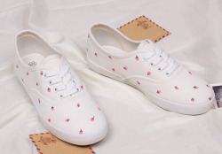 princekisshou:  Cute Strawberry Canvas Shoes