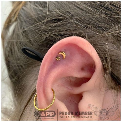 raydan05:Double helix piercing with solid yellow gold moon and star! . . . #helix #flat #piercing #