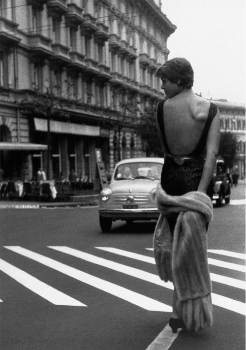 Lilli Cerasoli poses in dress by Gattinoni on the Via Veneto, photo by Federico Garolla, 1958
