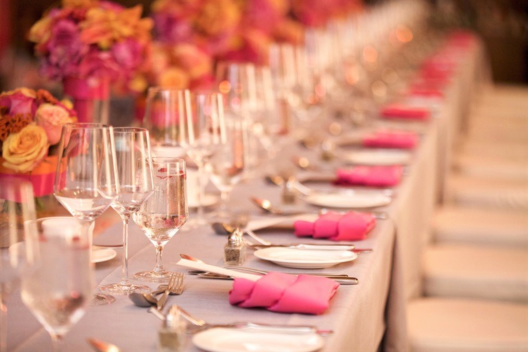 beautifulsouthasianbrides:  Images by:Gucio Photography Decorator: Evan Orion @ Flowerz