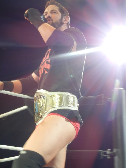 puruszigglersexus:  rwfan11:  jkriver:  Few random pictures from WWE Springfield 5.31.14  …..the first pic alone earns this a reblog! :-) …..that ass wants OUT!  Wys 