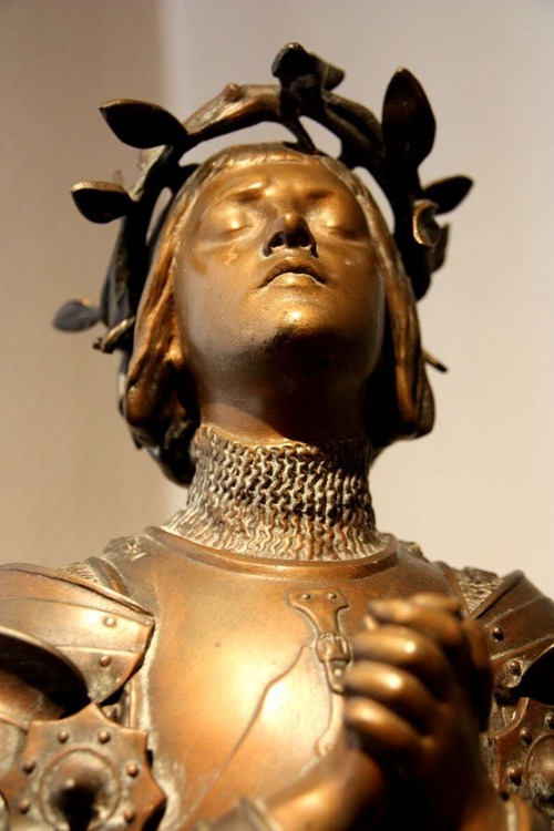 fairytalesandfrills:Joan of Arc statue 
