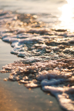 plasmatics-life:  Ocean Waves [via/more] By Dara Pilyugina   x