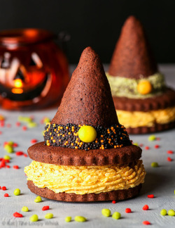 sweetoothgirl:WITCH HAT COOKIE SANDWICHES (GF)