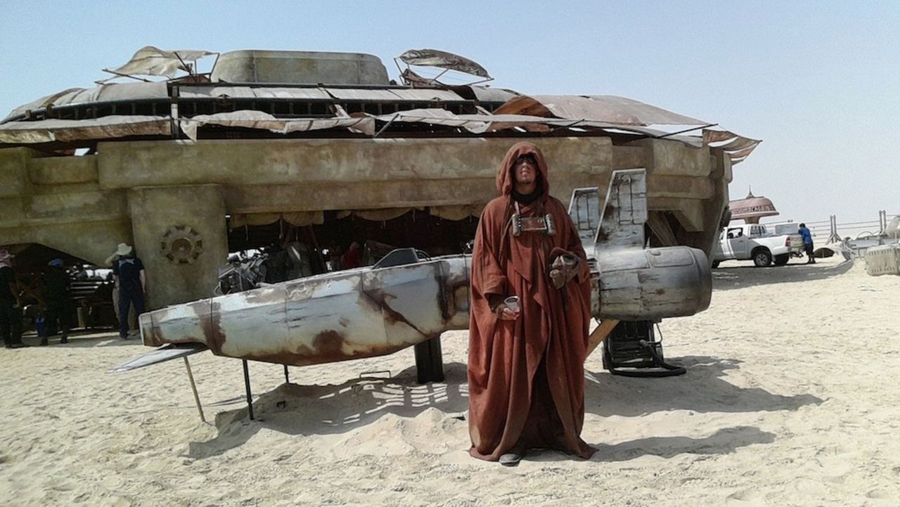 deathstarwaltz:  Behind the Scenes: Star Wars Episode VII set in Abu Dhabi