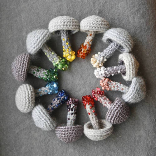 sosuperawesome:  Mushroom and Toadstool Pins by Marianne S on Etsy See our ‘crochet’ tag