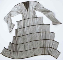 erasmiakad:  Issey Miyake