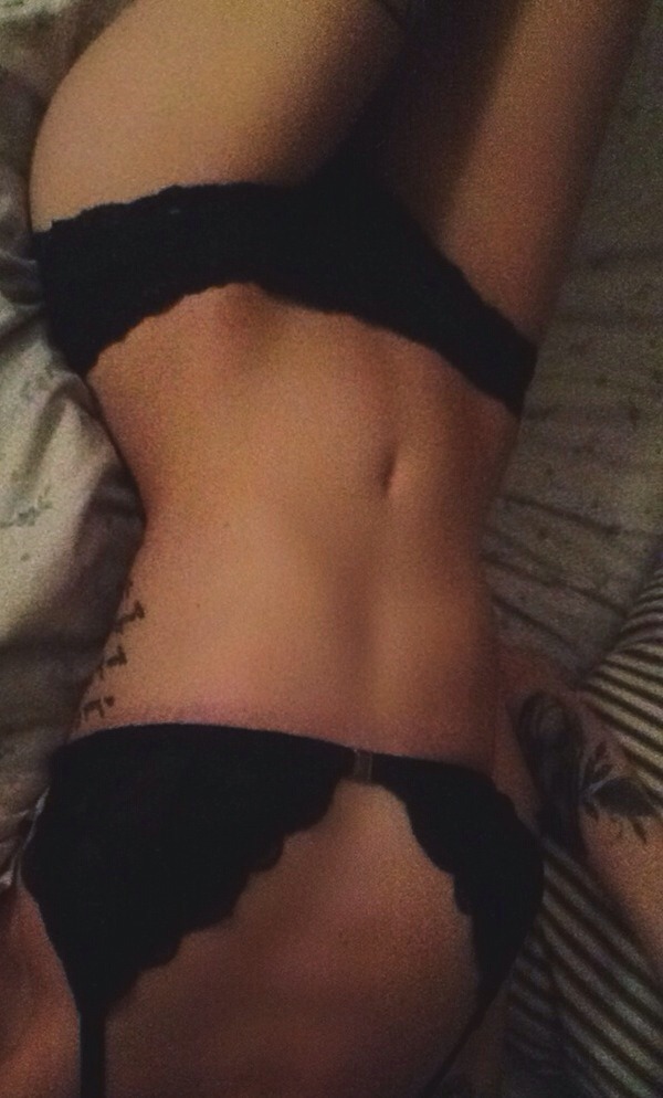 singmethesmiths:  Comfy undercrackers tonight 👌