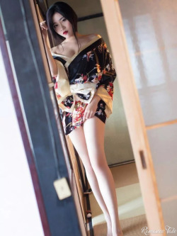 asiangirlphotography:This lady is 49 years-old. Can you believe? Meihua is divorced, no children and says she doesn’t look Chinese…really? She doesn’t mind a man of any age and likes all men. My goodness…I’m lusting