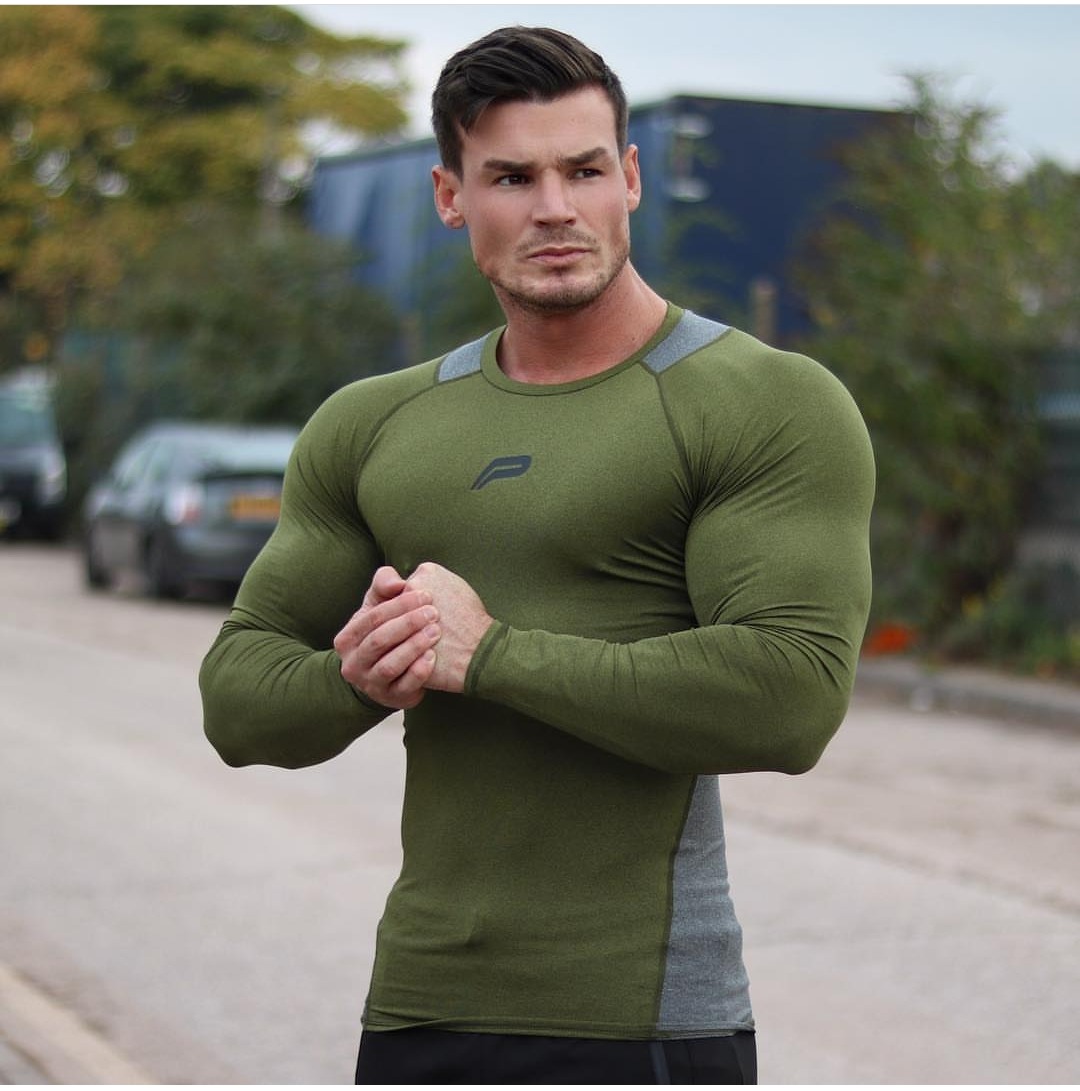 dafyddbach:  Miles Leask of the UK.  For more muscle hunkery follow @dafyddbach