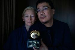 fyeahsnowpiercer:  Bong Joon-ho and Tilda Swinton with the Golden Tomato trophy for the best-reviewed comic book/graphic novel film of 2014.