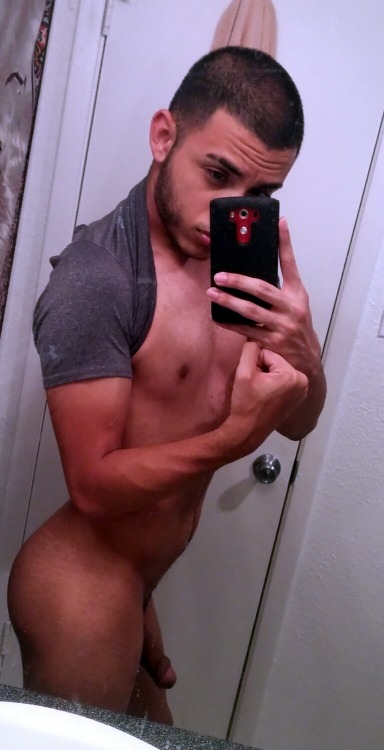 eggplantallweek:  ACTIVE GAY PORN BLOG. 24/7 POSTS. Cum stroke your cock at http://eggplantallweek.tumblr.com ♂