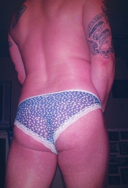 kinkybbygirl1:  Happy SMHD @kinkybbygirl1 n’ pals! … sorry I am not able to whip out a boner… So, how about my bum again…?  