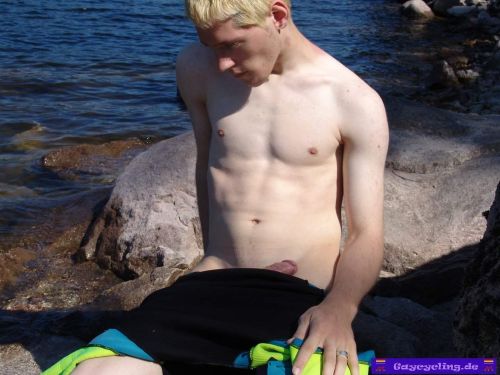 bulgemaster2:  Gaycycling_Alex19_ONeill-Lake