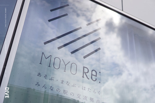 MOYORe: sign graphics 新潟駅の玄関口にオープンする複合型シェアスペースMOYORe:（モヨリ）ブランディングデザイン。ロゴマーク開発／ウェブサイト／ポスター／リーフレット／サイン
