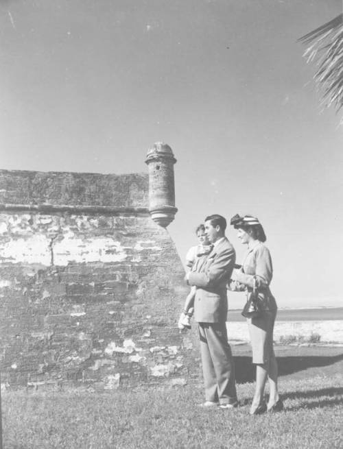 greatestgeneration: Family in 1946 at St. Augustine, FL.