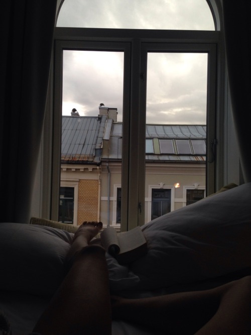 halbklang:  Perfekter wirds nicht mehr  Abendliches lesen mit Blick auf Oslo