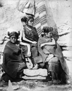 thebigkelu: Portrait of unidentified Native American (Hopi) maidens (girls) - Hillers - 1870/1900