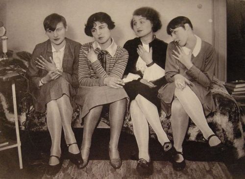 vintageeveryday: Amazing vintage photographs of Bauhaus students from the 1920s.