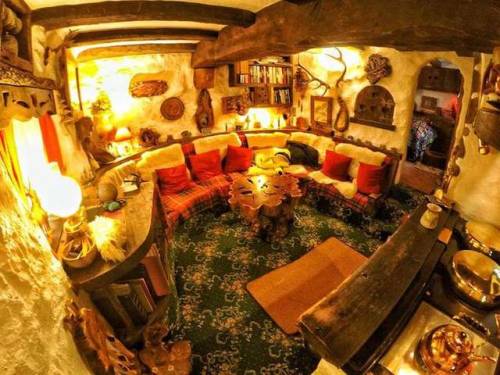 voiceofnature:Whimsical hobbit house built by Stuart Grant. Located near Tomich, Scotland, he constr