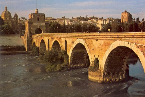 @shiningjasmin Milvio bridge, Rome, Italy. IV-III century BC