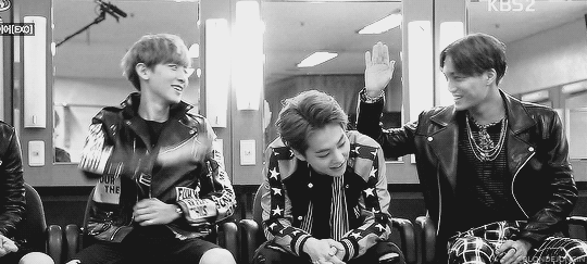 blondejongin: jongin getting hurt from chanyeol’s ring when they gave each other