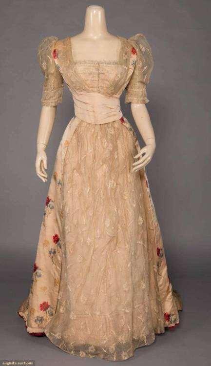 CHINE SILK EVENING GOWN, 1880/1900Trained evening gown of blond silk satin w/ warp-printed red, yell