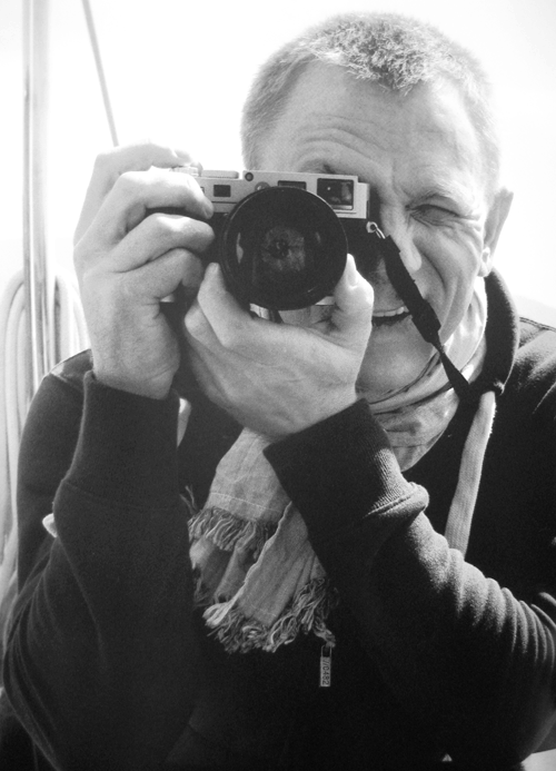 arabamolsamontgiymezdim:  Edward Norton with a Rolleiflex James Dean with a Rolleiflex Daniel Craig on the set of Skyfall Brad Pitt with a Leica M3 Arnold Schwarzenegger with a Yashica 
