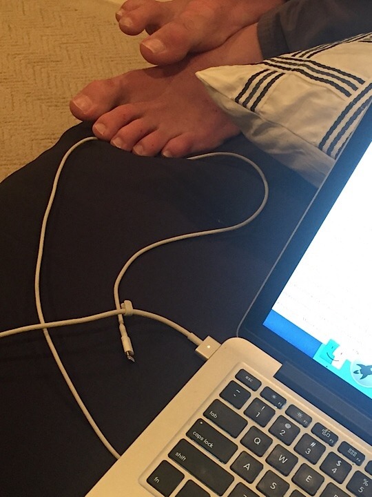 teenboysmellyfeet:  This is my friend who has a size 12.5 shoe and great archesI