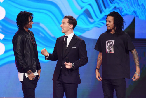 shigurerei: Host Benedict Cumberbatch dances on stage during the 2018 Laureus World Sports Awards sh