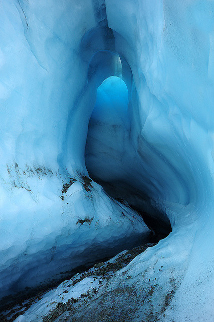 0ce4n-g0d:  Ice Cave by Piriya (Pete) on Flickr.