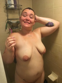 sexewife:  Happy Monday. Enjoy my chubby,