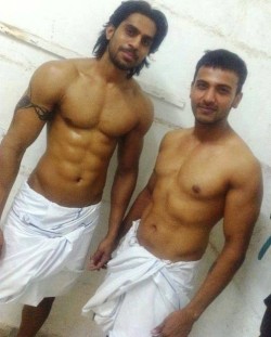 lundraja:  Lungi Dhoti whatever SEXY  very handsome and sexy