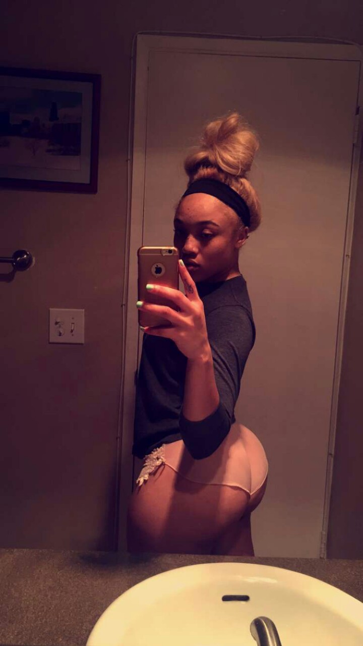prettywomenandmodels:  Cocaine Lorraine