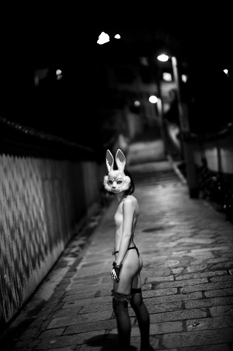ohthentic:  biggaytiger:  Japan. Copyright Nikki Sixx  Ohthentic 