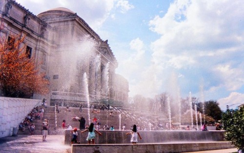 Enjoy your final days of summer in and around the @brooklynmuseum, and share your visit with us usin