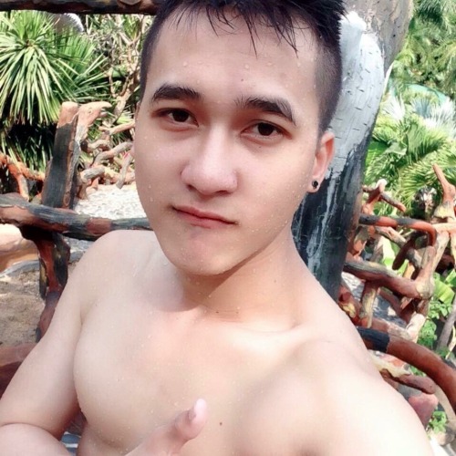 hottopsaigon: mansexy69: hoangnamlau: Chả biết 2 bé nào đây nhưng hôm qa m