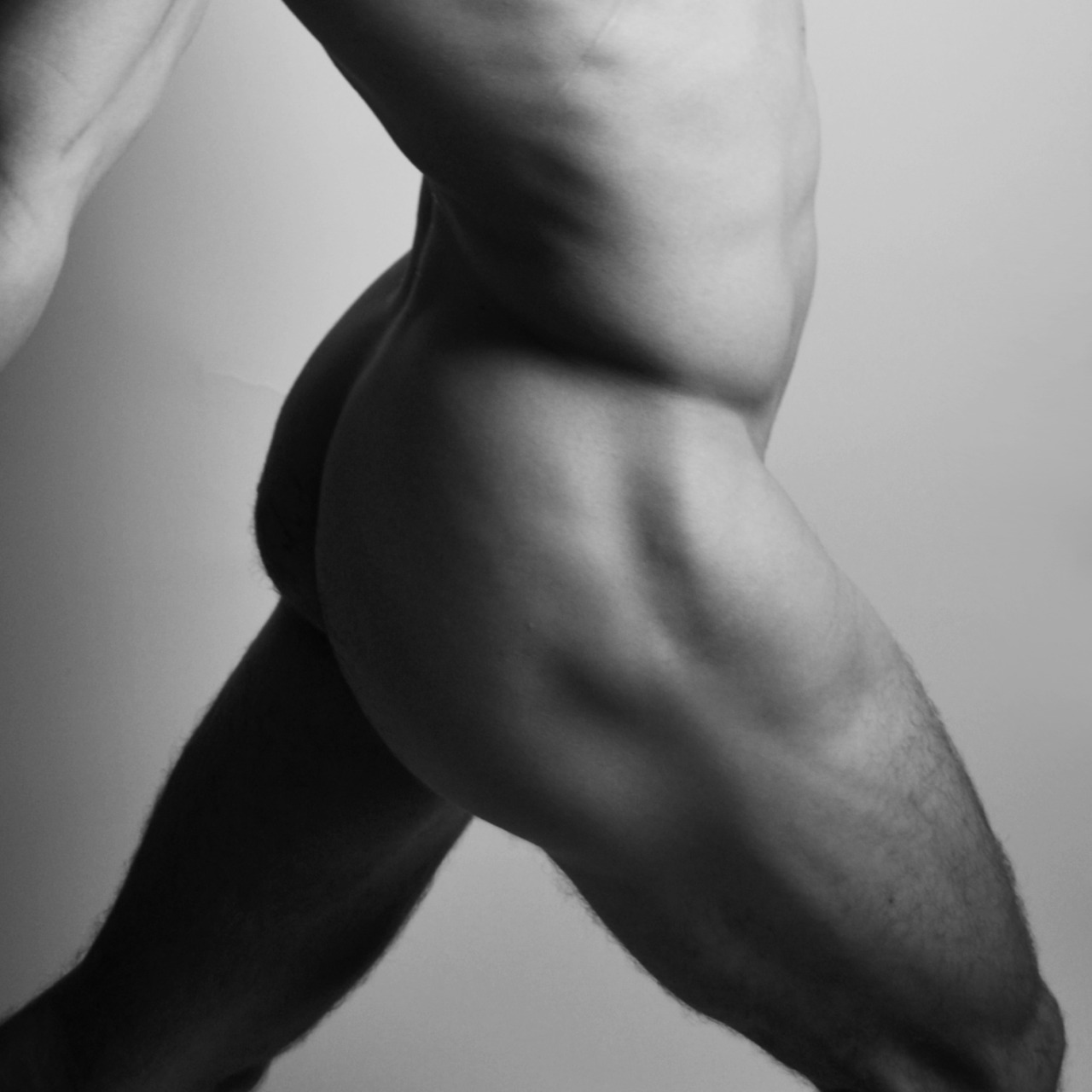 omgaylove:  http://omgaylove.tumblr.com/