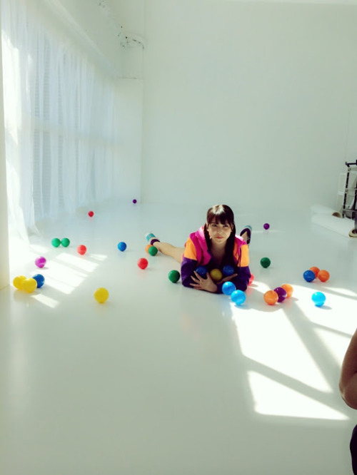 akibeya:  みなさん！！ 発売中〜の！！！ 『月刊エンタメ』さん！！！ みるみるして下さいましたか？？ 今回は、 あかみるでグラビアさんです！！ … 白間美瑠