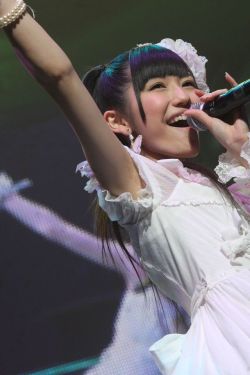 fetishjapan: まゆゆのジョリワキ。  Watanaba Mayu さん。 