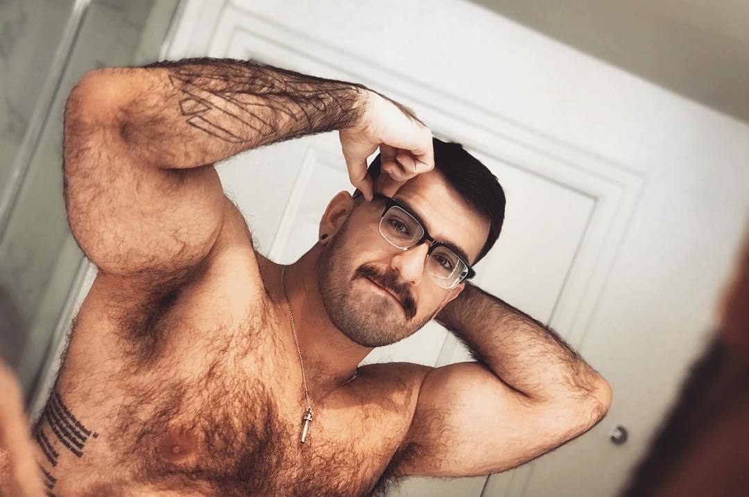 grumpydabear: gaycalcetinsex: OOhhh what bear…I wanna hug him and fuck with him