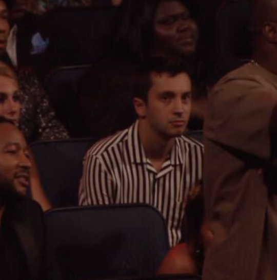 healydanes:  nicki calls miley out and justin bieber starts crying and kanye drags mtv as they give him an award and announces his candidacy for president and tyler joseph is just like “i probably should’ve stayed at home” 