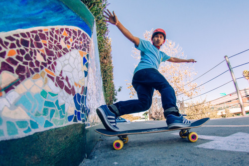 Orangatang Ambassador Steven Vera straight beaming in mid slide. ph. Christian Rosillo. 